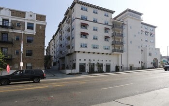 Building Photo - 1901 W 6th St