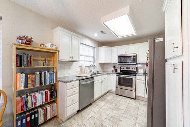 Building Photo - 1209 Ireland Ct