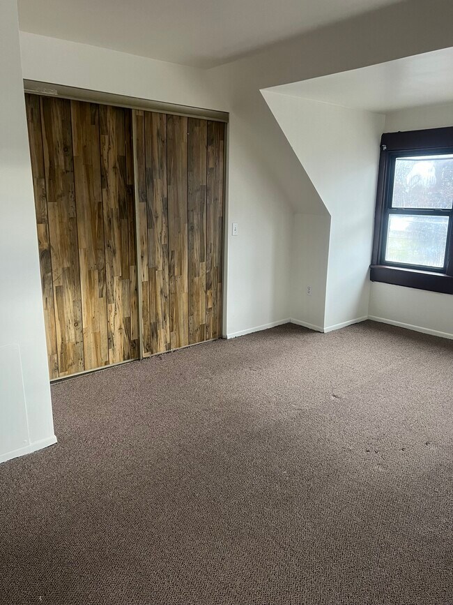 Building Photo - 101 E 10th Ave