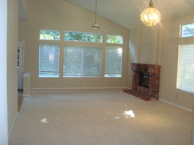 Building Photo - 131 Heaton Way