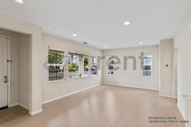 Building Photo - 5852 Flora Common
