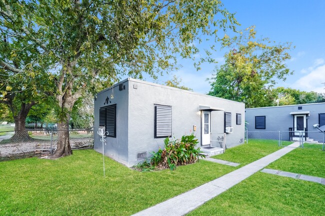 Building Photo - 117 6th Ave N