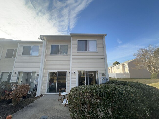 Foto del edificio - 3 bedroom / 1.5 bathroom. The Midlands