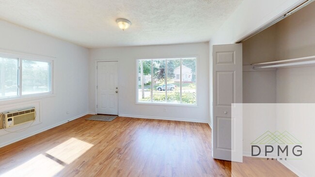 Photo - 317 E Hillsdale St Apartment