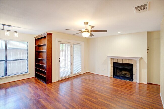 Building Photo - 1304 Harwell Dr
