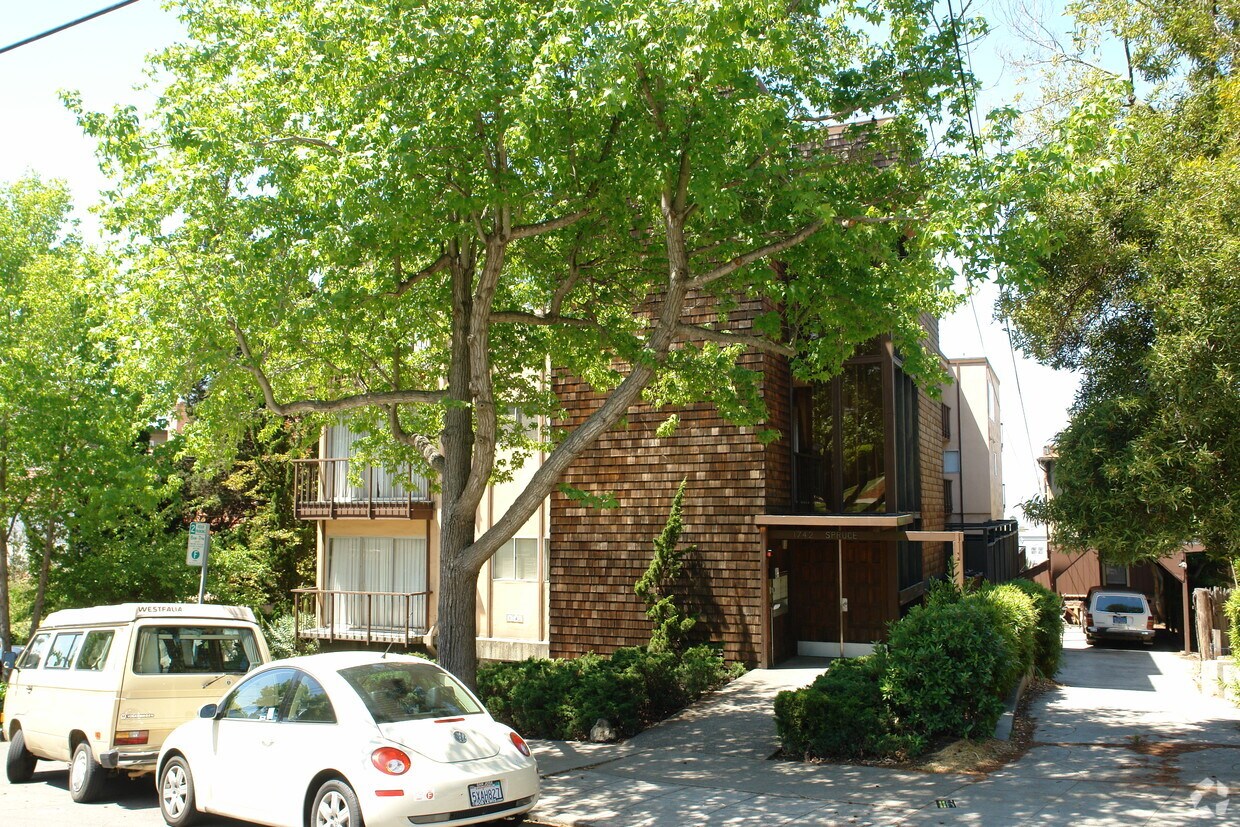 Primary Photo - 1742 Spruce St
