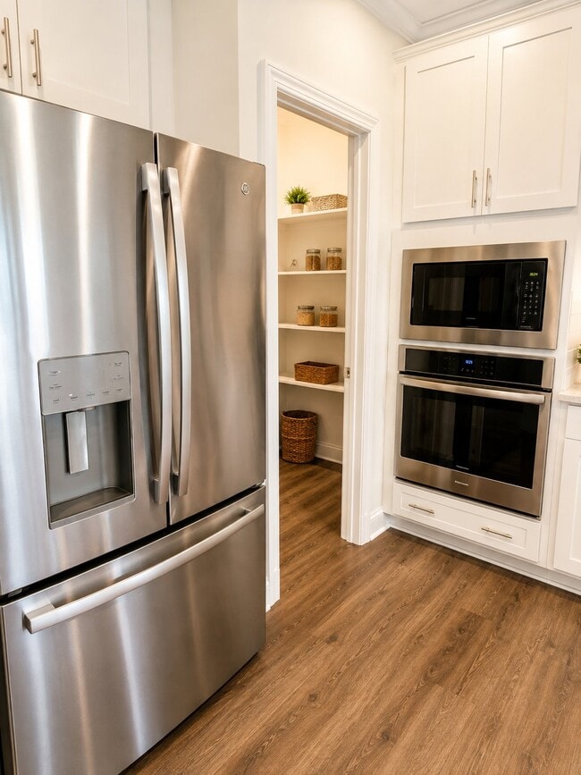 Building Photo - 708 Longleaf Grv Ln