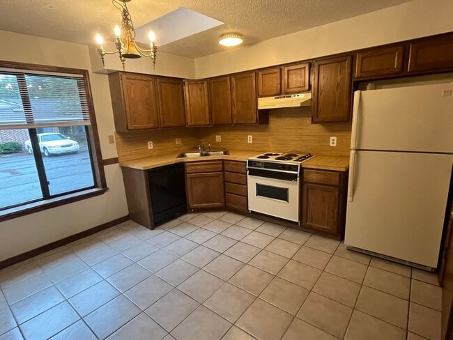 Foto del edificio - 404 Hunter Ridge Ln