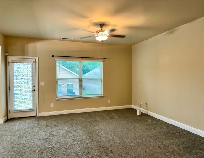 Foto del edificio - Almost New 4 Bed/2.5 Bath Home in Lovejoy!