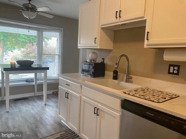 Building Photo - 8501 Adventure Ct