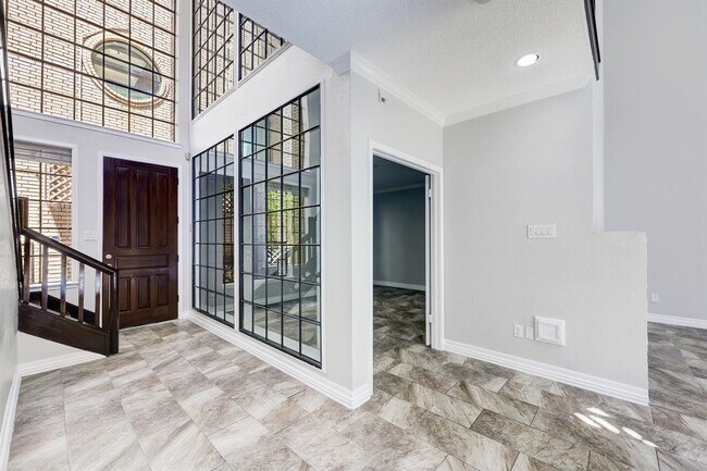 Building Photo - 1605 Potomac Dr