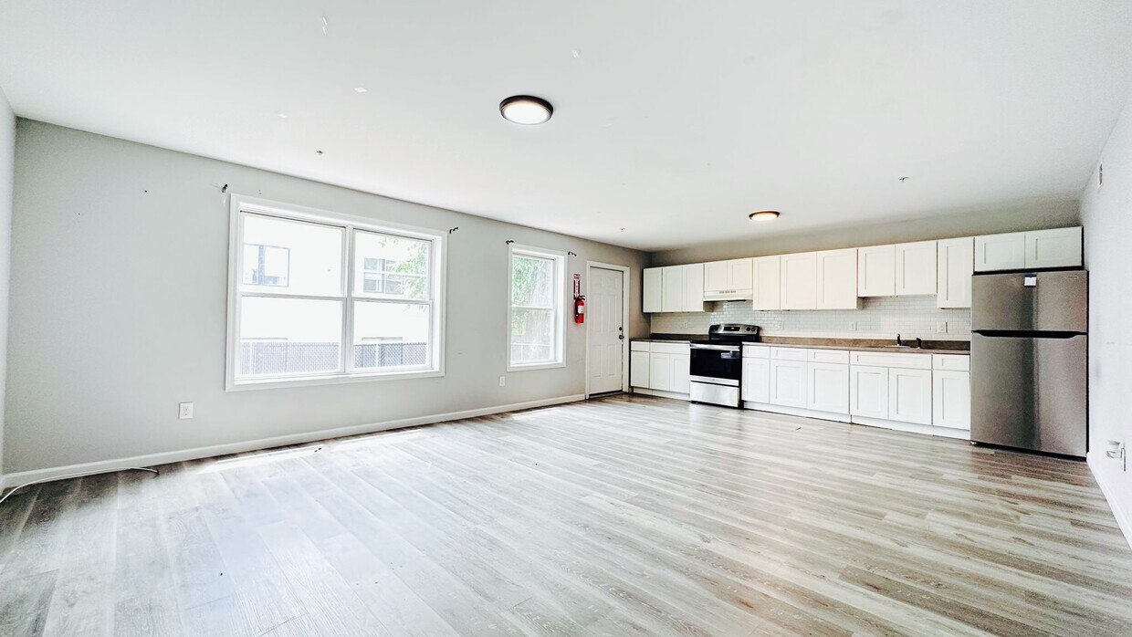 Primary Photo - 52 12th Ave
