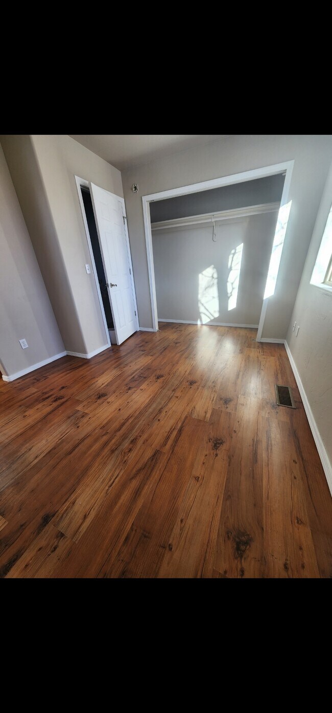Building Photo - 1393 Kremer Dr