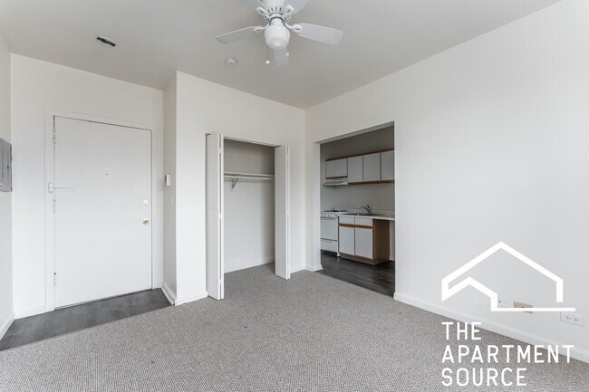 Foto del edificio - 3957 W Irving Park Rd