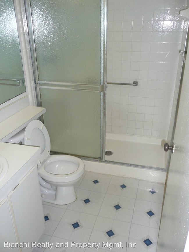 Building Photo - 1204 Pine Ridge Cir W