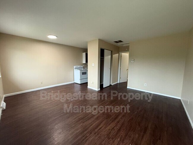 Building Photo - 1617 Barling Ave