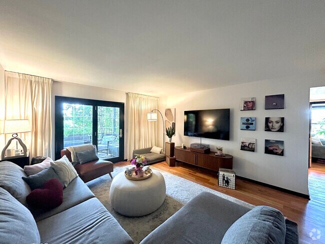 Building Photo - 4425 Westlawn Dr