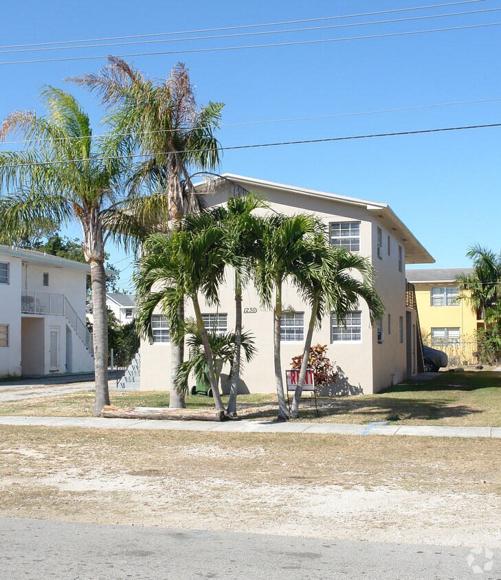 Primary Photo - 1230 NE Krome Ter
