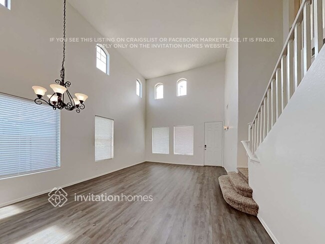 Building Photo - 3722 E Meadowview Dr