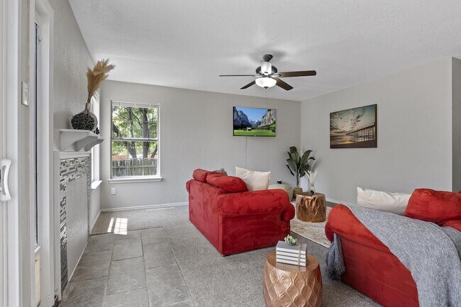 Foto del edificio - Modern Austin Home Near Walnut Creek Greenbelt