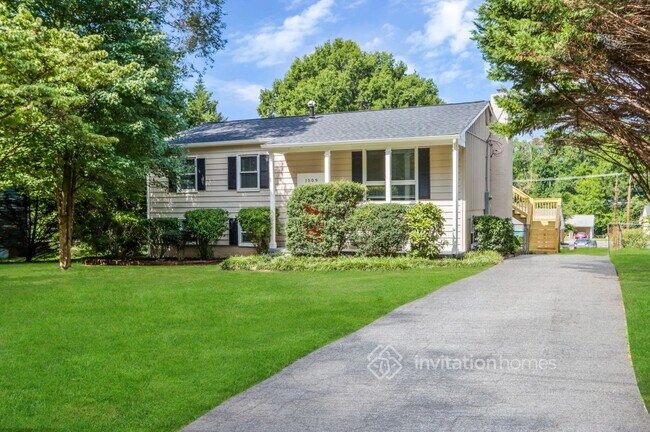 Building Photo - 1509 Lynhurst Dr