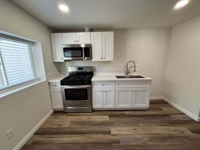 Photo - 1790 W Linden St Apartment