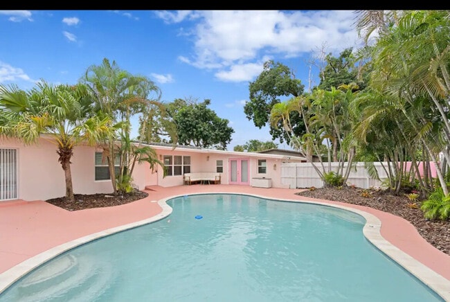 Building Photo - 26 Northeast St