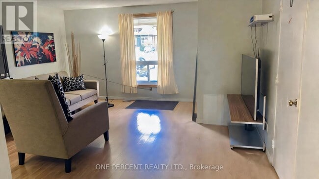 Building Photo - 873 William St