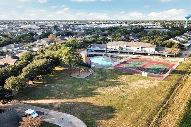 Foto del edificio - 6602 Montauk Dr