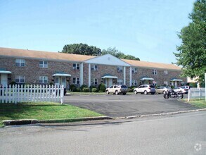Building Photo - 62 Lindstrom Rd