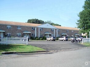 Building Photo - 62 Lindstrom Rd