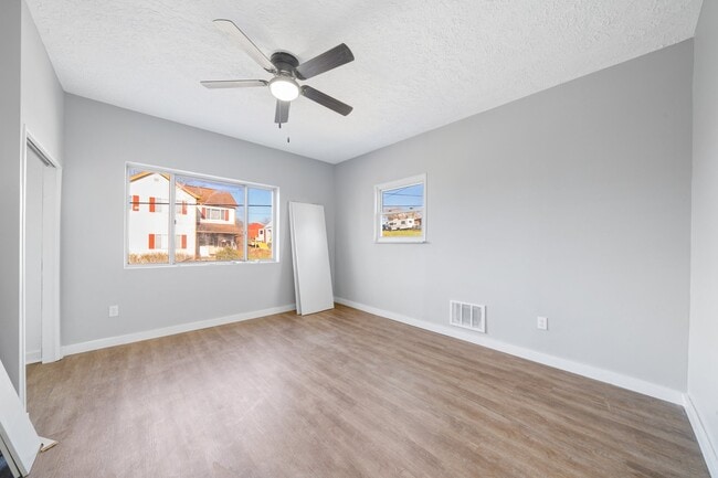 Building Photo - 705 Burbridge St