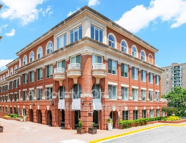Photo - 635 Slaters Ln Apartment