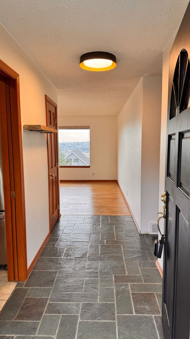 Foto del edificio - 4 Bedroom 2 Bath House in Renton