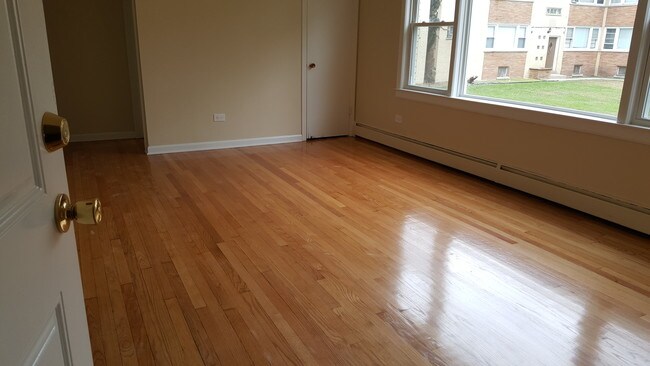Foto del edificio - 7040 S Cornell Ave