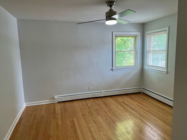Foto del edificio - 5816 W Montrose Ave