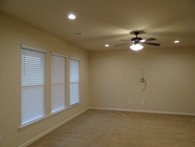 Foto del edificio - Beautiful Home for Lease in Denham Springs