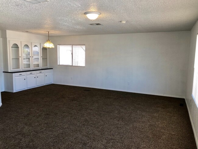 Building Photo - Spacious 2 Bedroom 2 Bath Home near River!