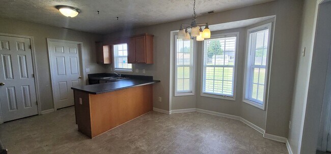 Foto del edificio - NEW listing , Don't Miss Out!!!