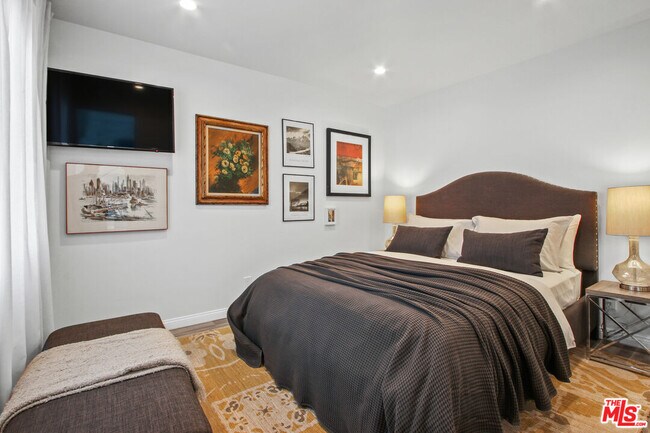 Foto del edificio - 6438 Rhea Ave