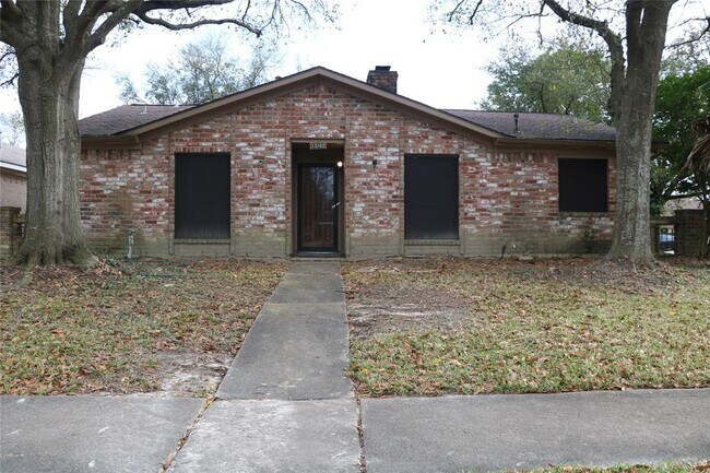 Building Photo - 13102 Sherwood Oaks Dr