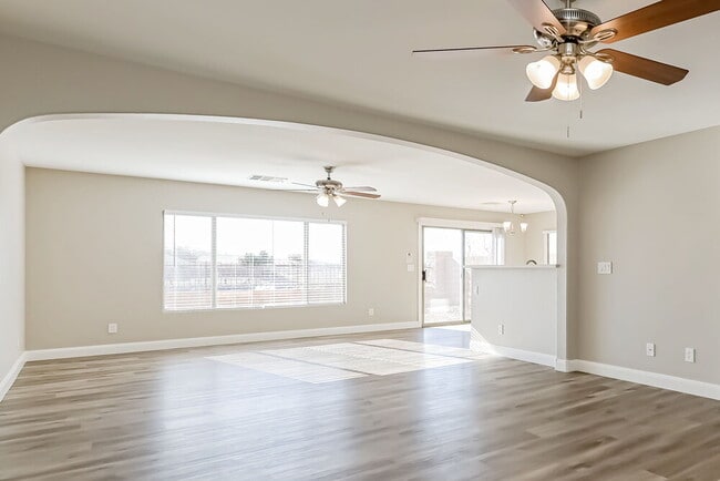 Building Photo - 3499 Greenwood Springs Dr