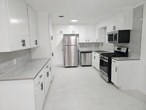 Building Photo - 843 Greg Dr