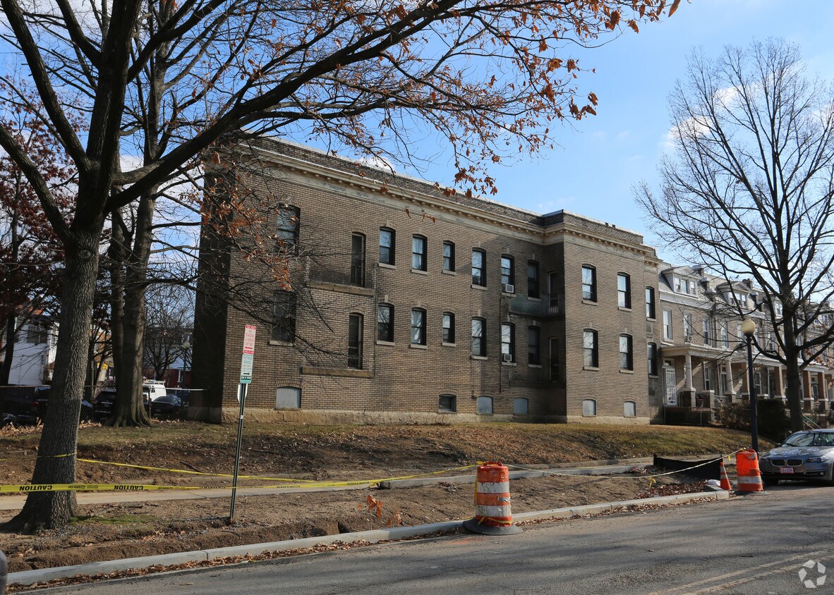 Building Photo - 1006 Webster St NW
