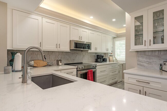 Building Photo - 750 W Elkcam Cir