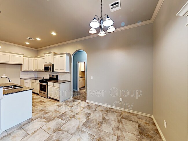 Building Photo - 704 Kearny Ln