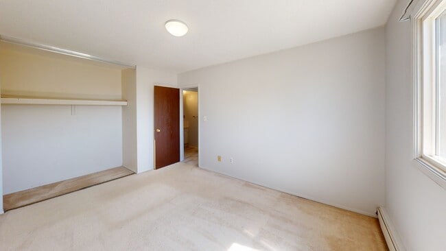 Building Photo - 9656 Hillcrest Dr