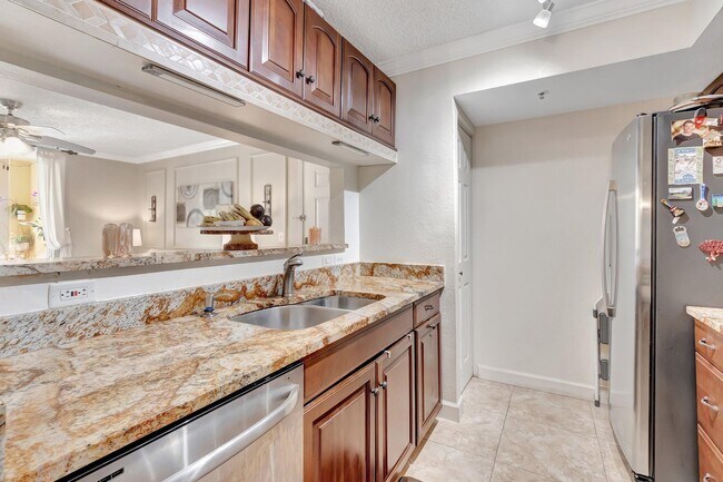 Building Photo - 103 Yacht Club Way
