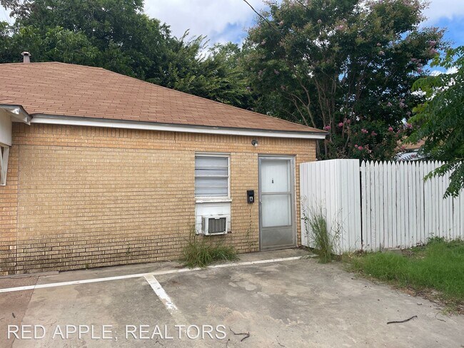 Building Photo - 1 br, 1 bath House - 1526 Ave E, Apt. A
