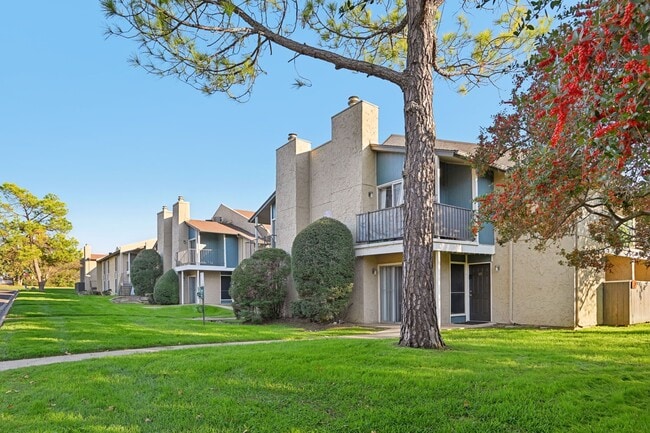 Hollyhills Apartments Denton TX - Front View - Hollyhills Apartments
